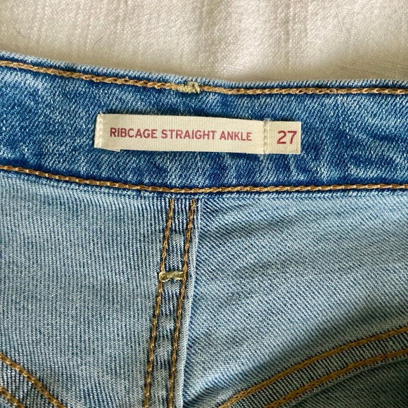 Levi’s Rib Cage Jeans - Picture 8 of 8